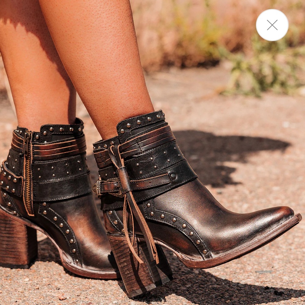 Freebird Julius short boot western bootie color black multi size 7 NWT in box